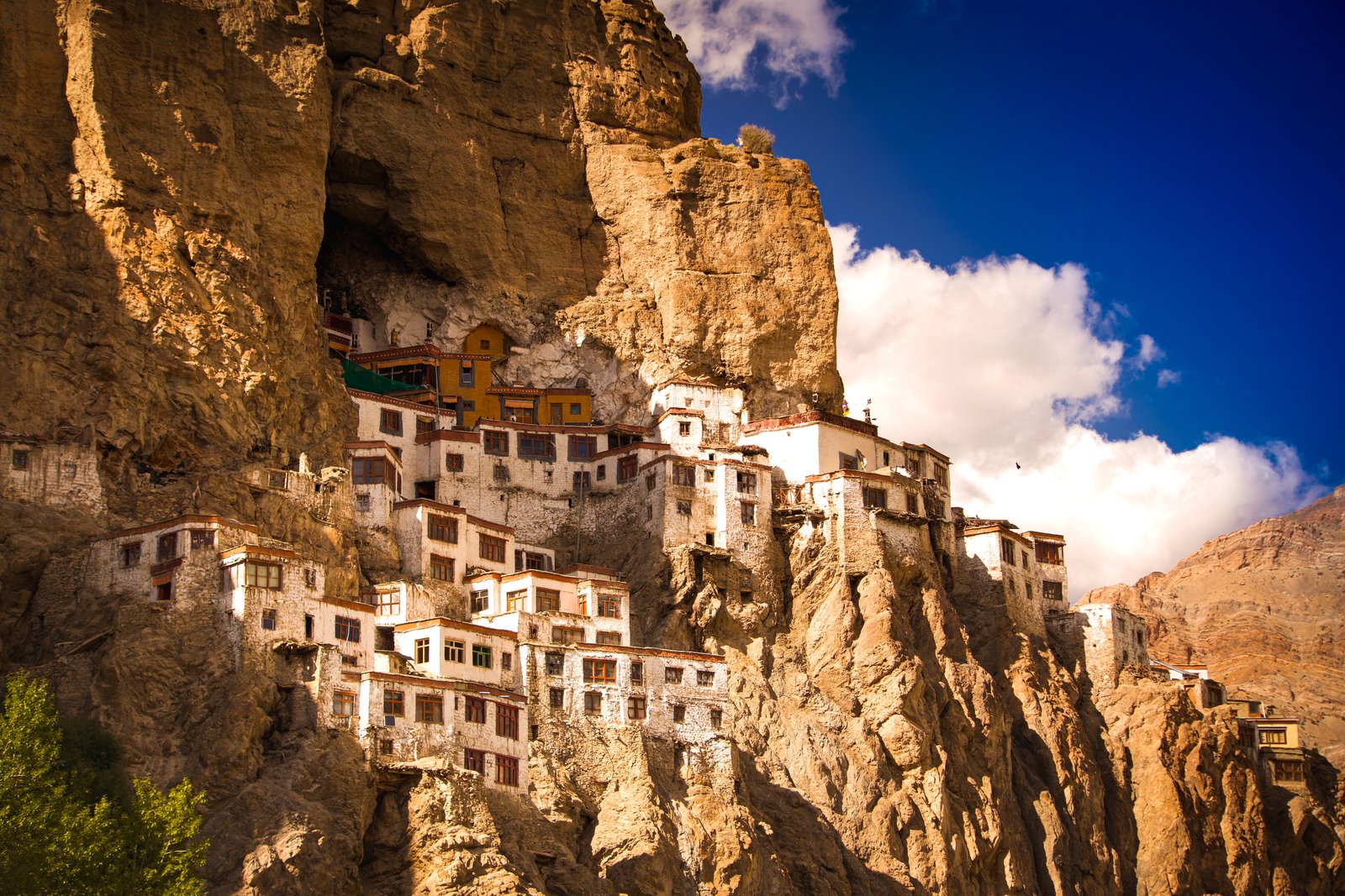 Your Trusted Taxi Service Across Ladakh, Zangskar & Kashmir